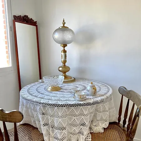 Flat With Balcony Ac Direct Bus To Sleeps 7