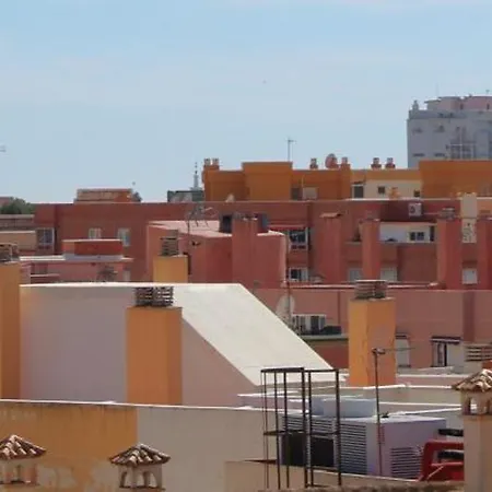 Flat With Balcony Ac Direct Bus To Sleeps 7