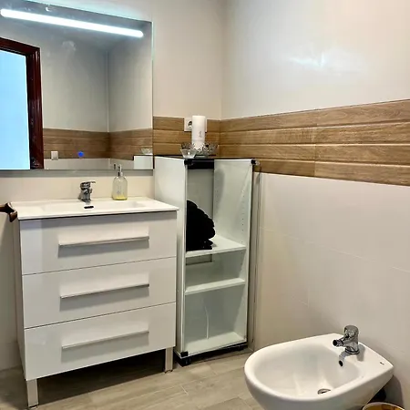 Flat With Balcony Ac Direct Bus To Sleeps 7