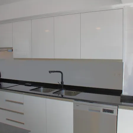 Flat With Balcony Ac Direct Bus To Sleeps 7
