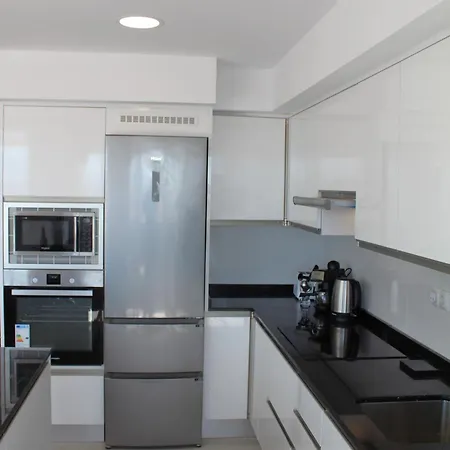 Flat With Balcony Ac Direct Bus To Sleeps 7 Homestay *