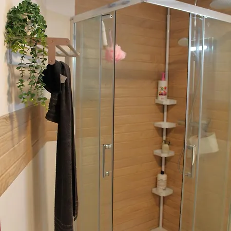 Homestay Flat With Balcony Ac Direct Bus To Sleeps 7 Malaga