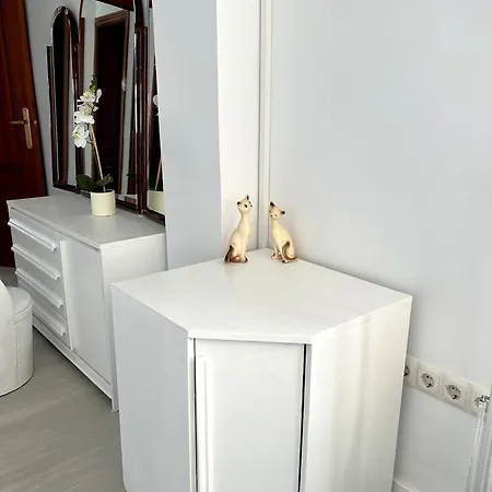 Flat With Balcony Ac Direct Bus To Sleeps 7 * Malaga