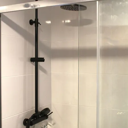 Homestay Flat With Balcony Ac Direct Bus To Sleeps 7 Malaga