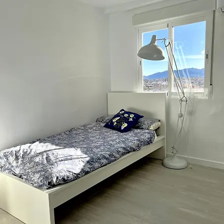 Homestay Flat With Balcony Ac Direct Bus To Sleeps 7 Malaga