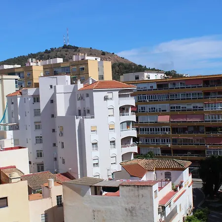 Flat With Balcony Ac Direct Bus To Sleeps 7 Homestay Malaga
