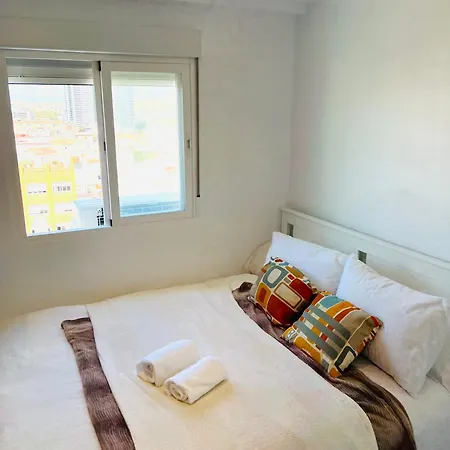 Flat With Balcony Ac Direct Bus To Sleeps 7 Malaga