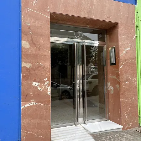 Flat With Balcony Ac Direct Bus To Sleeps 7 Homestay